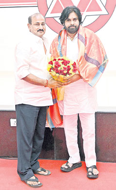 పవన్‌కల్యాణ్‌కు గెడ్డం బుజ్జి అభినందన