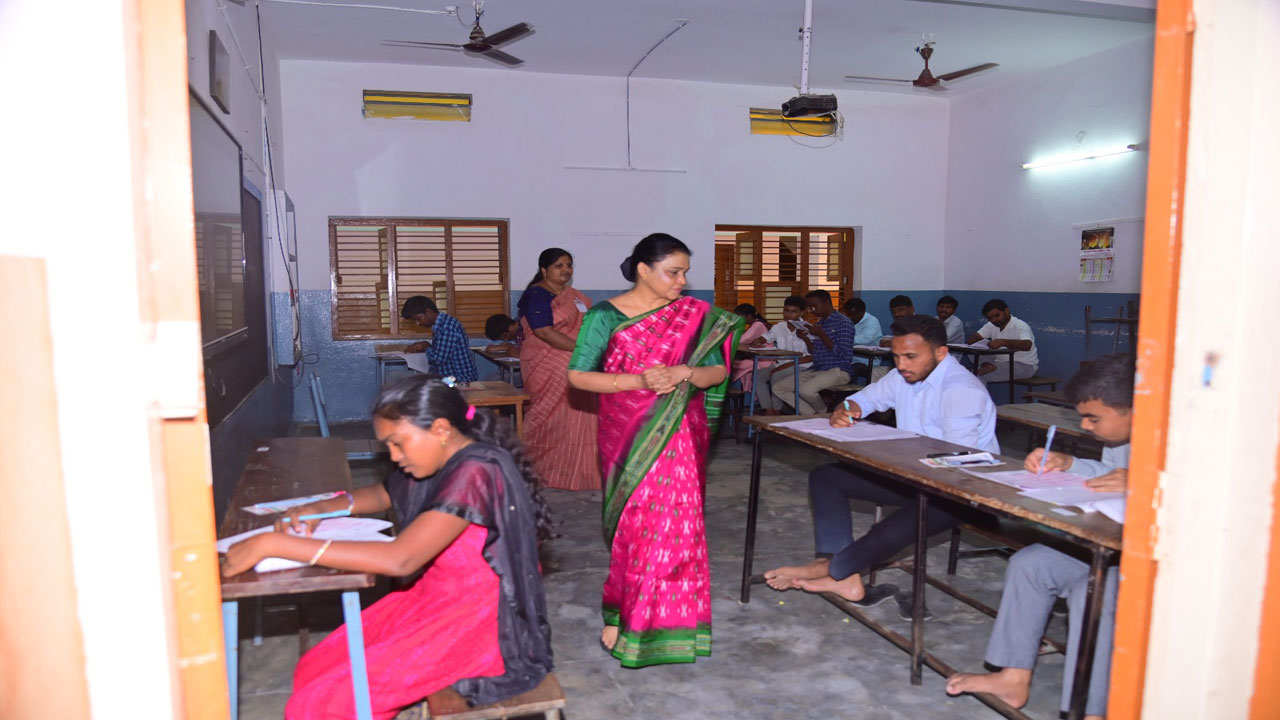 ప్రశాంతంగా గ్రూప్‌-1 ప్రిలిమినరీ పరీక్ష