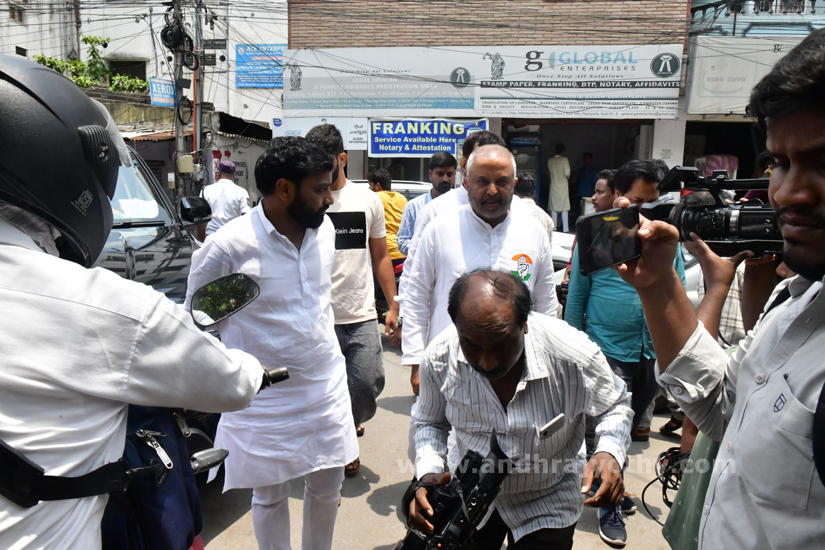 నాంపల్లి కోర్టుకు దీపాదాస్‌ మున్షీ
