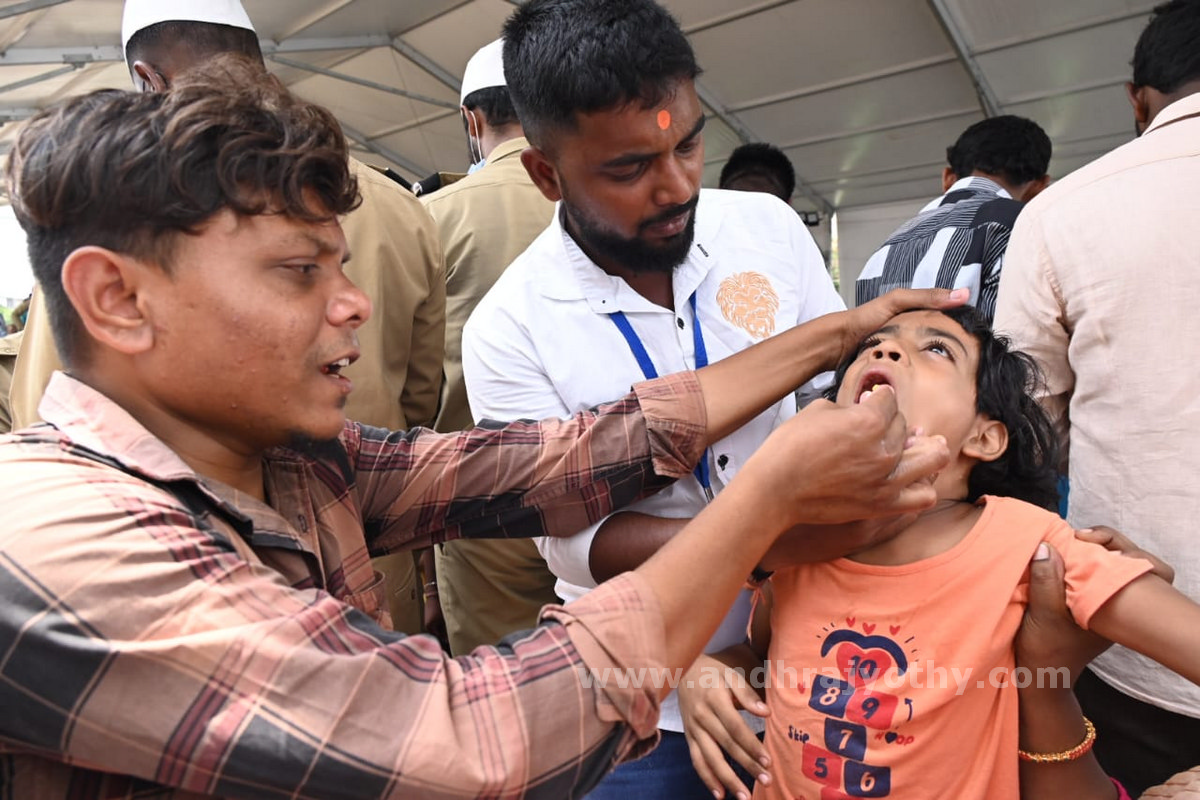 సందడిగా చేపమందు పంపిణీ