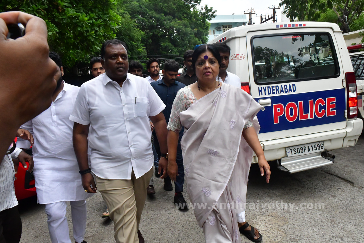 నాంపల్లి కోర్టుకు దీపాదాస్‌ మున్షీ