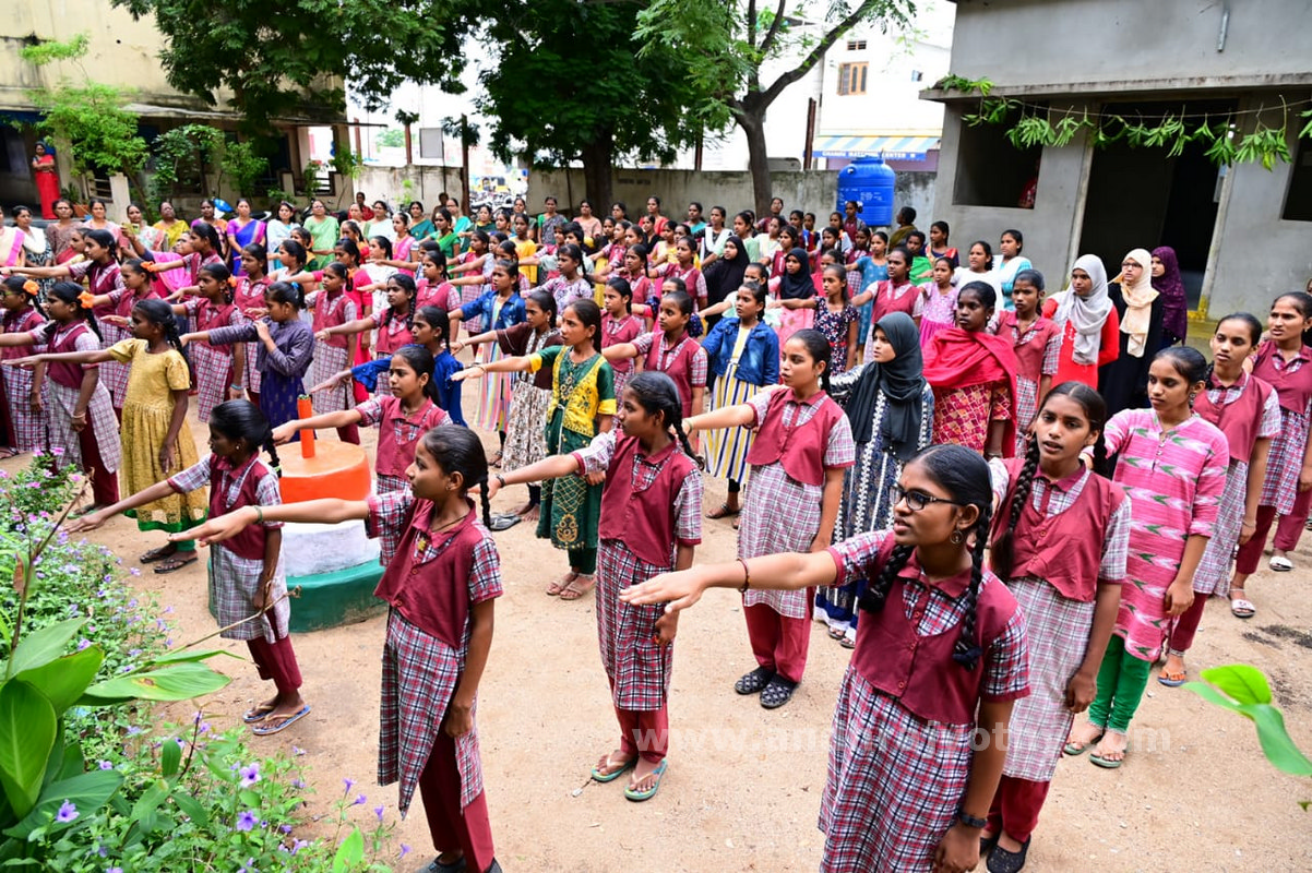 స్కూళ్లు తెరుచుకున్నాయి..