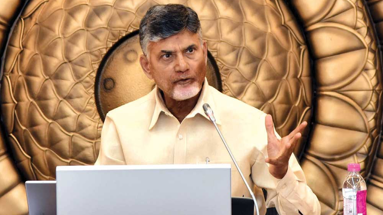 CM Chandrababu: ఐఏఎస్, ఐపీఎస్‌లపై సీఎం చంద్రబాబు షాకింగ్ కామెంట్స్.. 