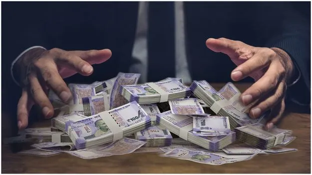  వైసీపీ నేత హైటెక్ మోసం.. ఆందోళనలో బాధితులు