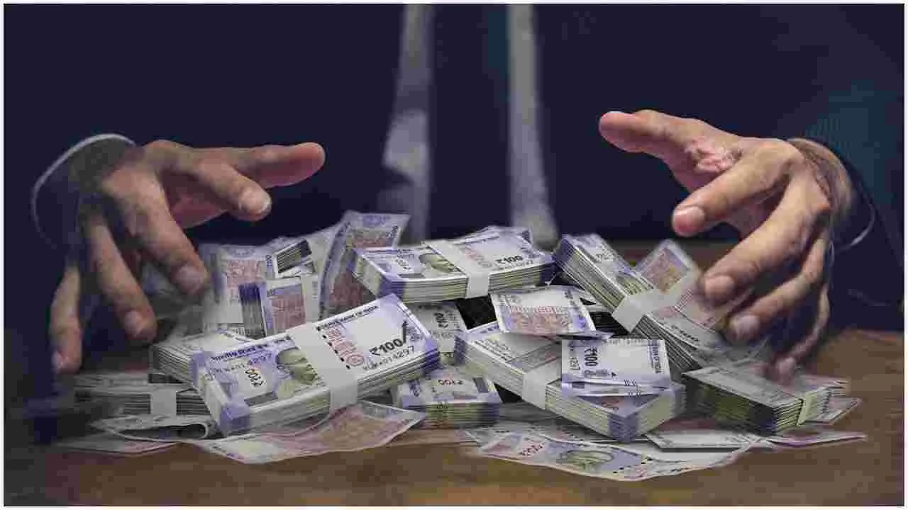 వైసీపీ నేత హైటెక్ మోసం.. ఆందోళనలో బాధితులు