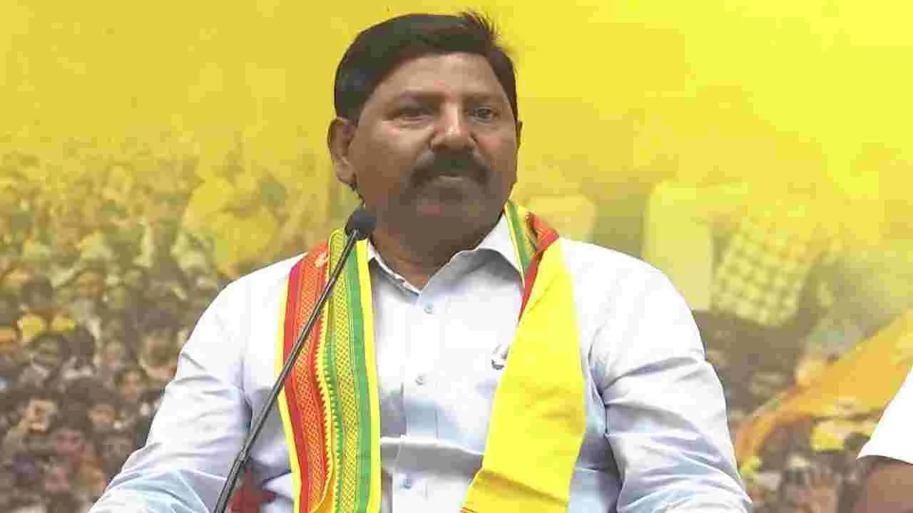 Gandi Babji: ఆస్తి కోసం తల్లి, చెల్లికి జగన్ వెన్నుపోటు పొడిచాడు: గండి బాబ్జి