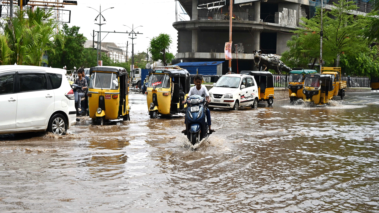 కర్నూలు నగరంలో జోరు వాన