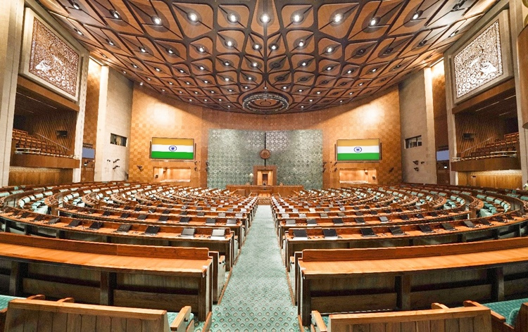 18th Lok Sabha : 18వ లోక్‌సభకు 74 మంది మహిళలు