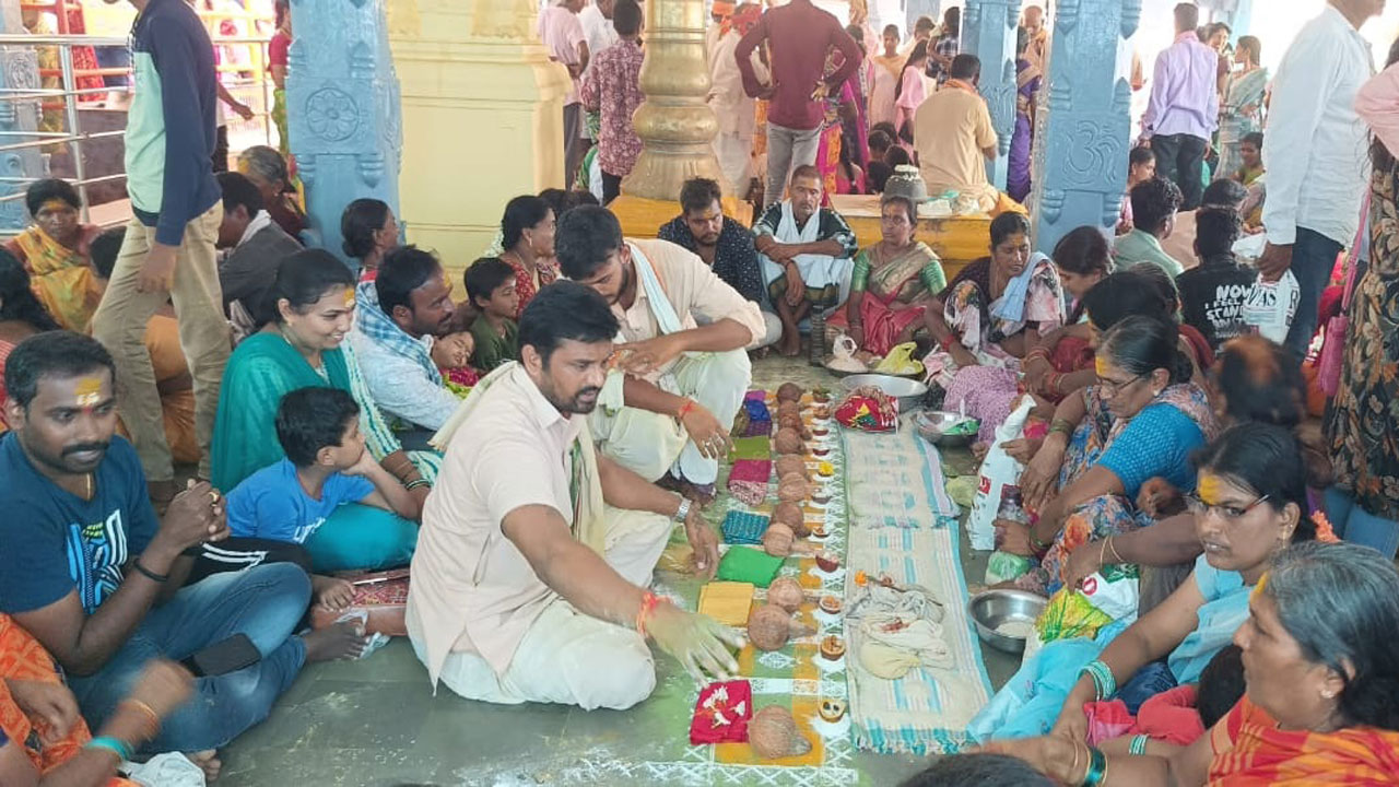 మల్లన్న జాతరకు పోటెత్తిన భక్తులు 