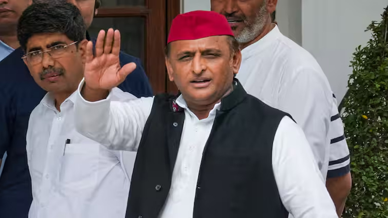 Akhilesh resign: అసెంబ్లీకి రాజీనామా చేసిన అఖిలేష్ యాదవ్, అయోధ్య ఎంపీ