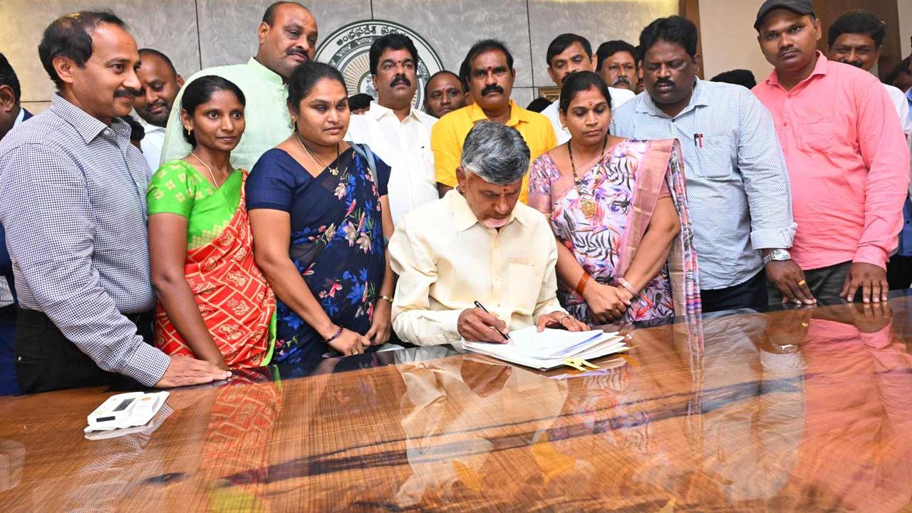  Chandrababu:  సీఎంగా బాధ్యతలు స్వీకరించిన చంద్రబాబు