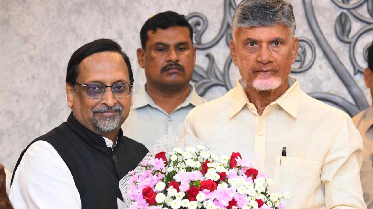  Chandrababu:  సీఎంగా బాధ్యతలు స్వీకరించిన చంద్రబాబు