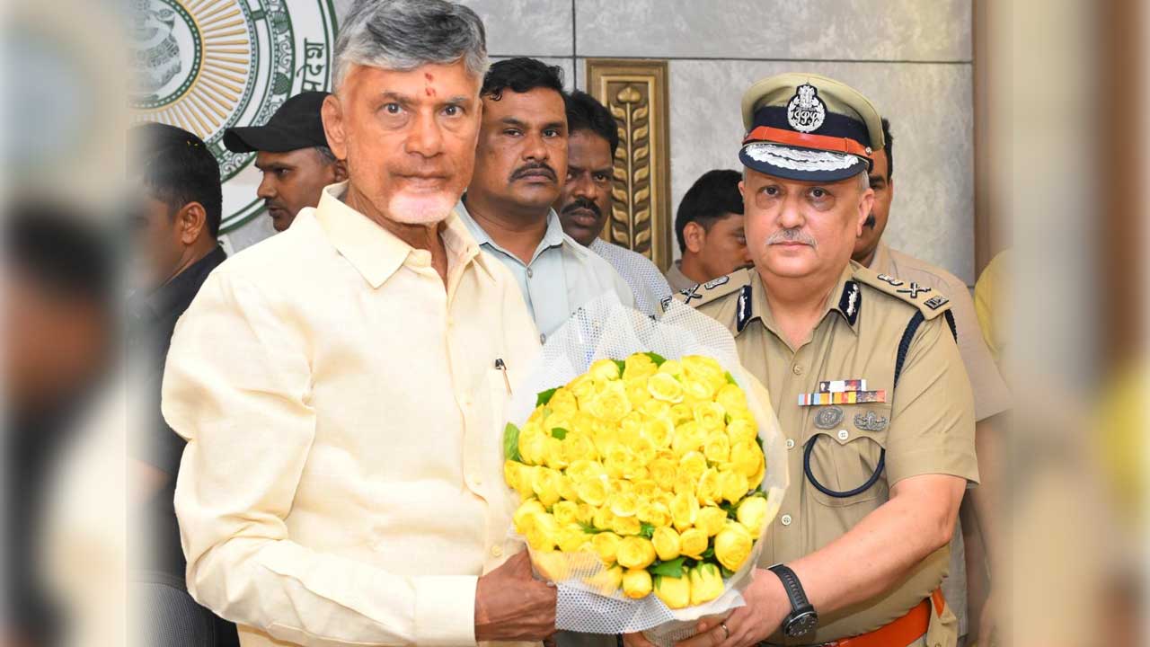  Chandrababu:  సీఎంగా బాధ్యతలు స్వీకరించిన చంద్రబాబు