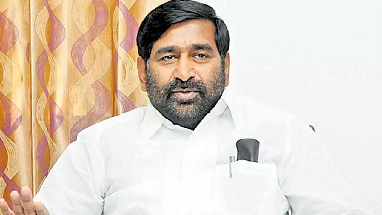 Jagadish Reddy: కమిషన్ల పేరుతో ప్రజల దృష్టి మరలిస్తున్నారు: మాజీమంత్రి జగదీశ్ రెడ్డి