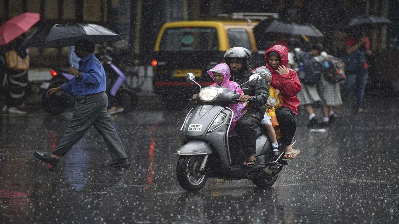 Heavy Rains: తెలంగాణ ప్రజలకు ముఖ్య గమనిక..  నేడు భారీ వర్షాలు