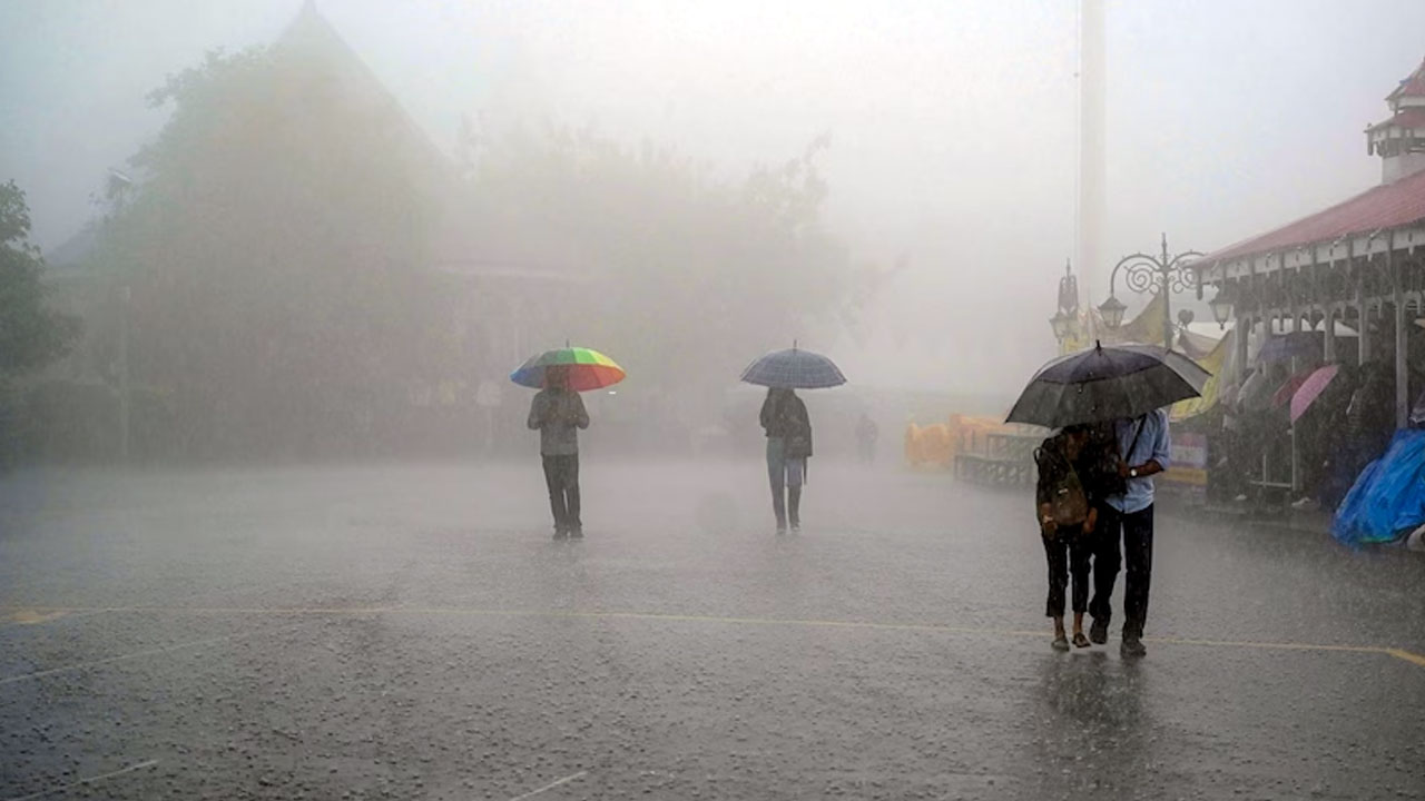 Rains: విస్తరించిన రుతుపవనాలు.. ఆ జిల్లాల్లో భారీ వర్షాలు