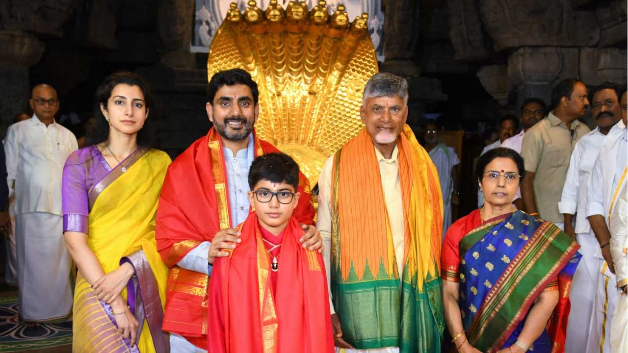 Tirumala:  శ్రీవారిని దర్శించుకున్న చంద్రబాబు కుటుంబం..