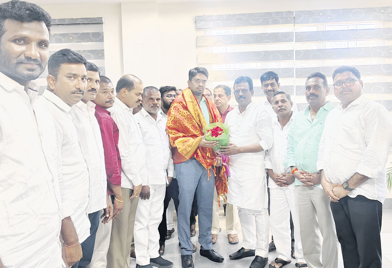 కలెక్టర్‌ను కలిసిన దేవరకద్ర ఎమ్మెల్యే 