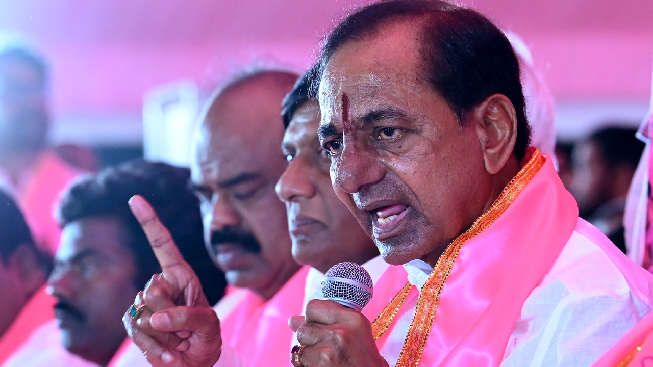 KCR: మీ కమిషనే  చట్ట విరుద్ధం..