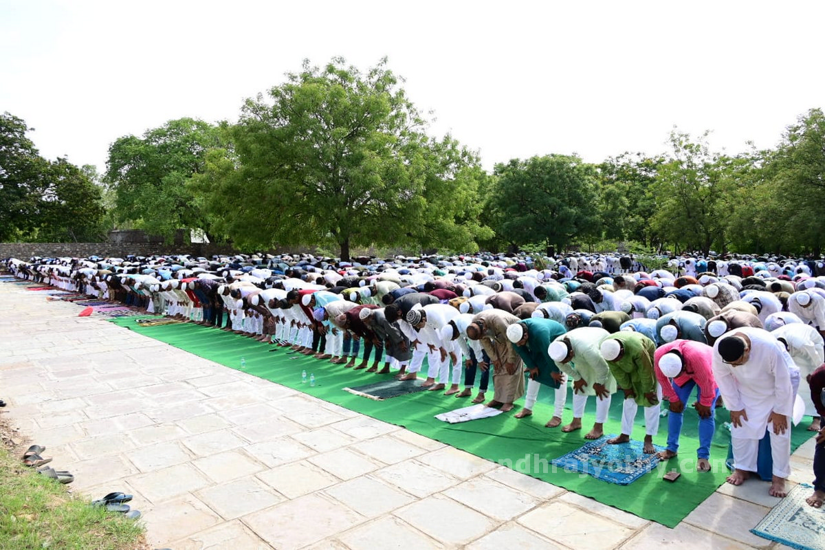 భక్తిశ్రద్ధలతో బక్రీద్‌ 