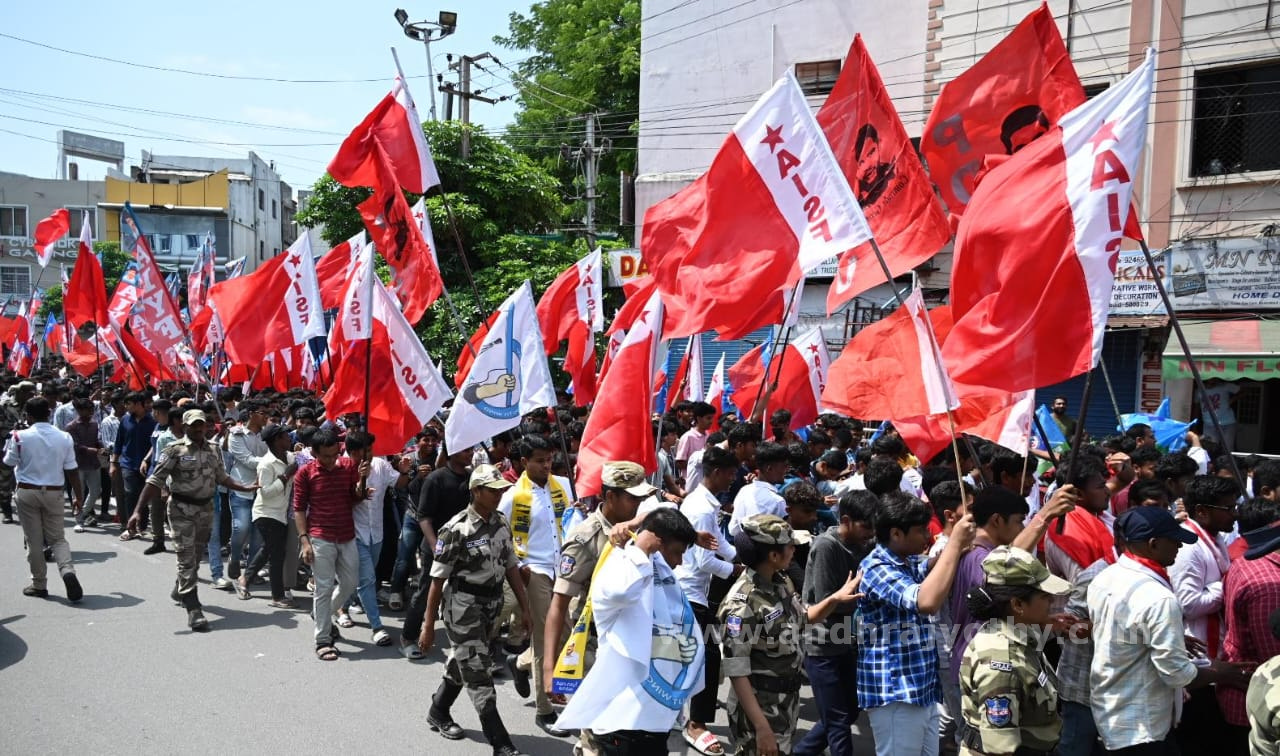 ‘నీట్‌’ను మళ్లీ నిర్వహించాలి