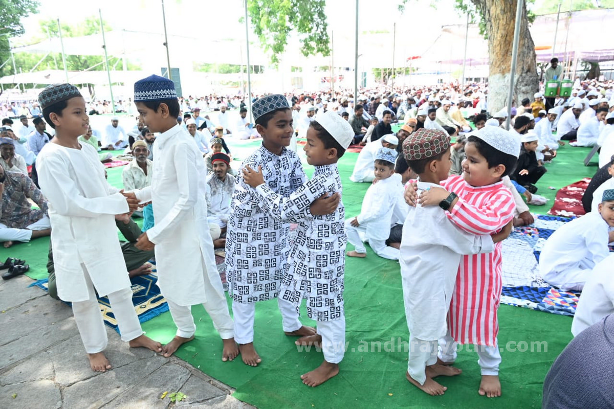 భక్తిశ్రద్ధలతో బక్రీద్‌ 