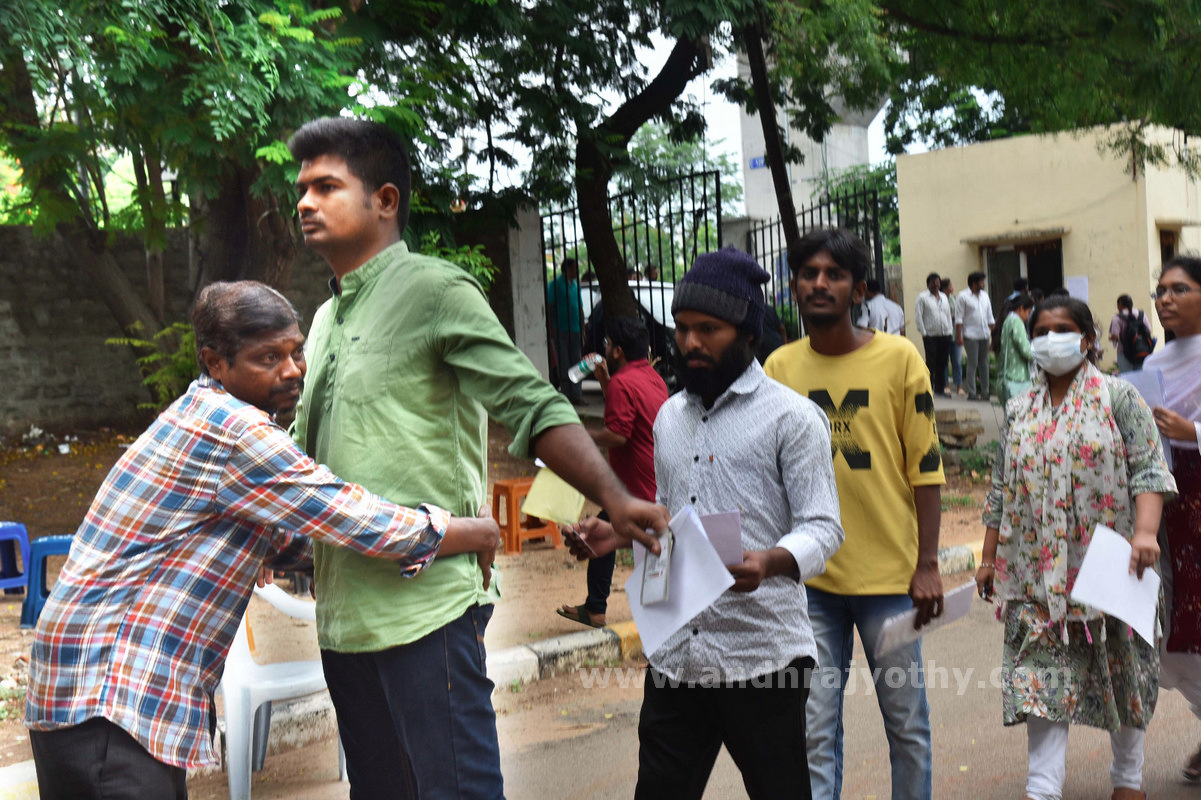 ప్రశాంతంగా సివిల్స్‌ ప్రిలిమినరీ పరీక్ష