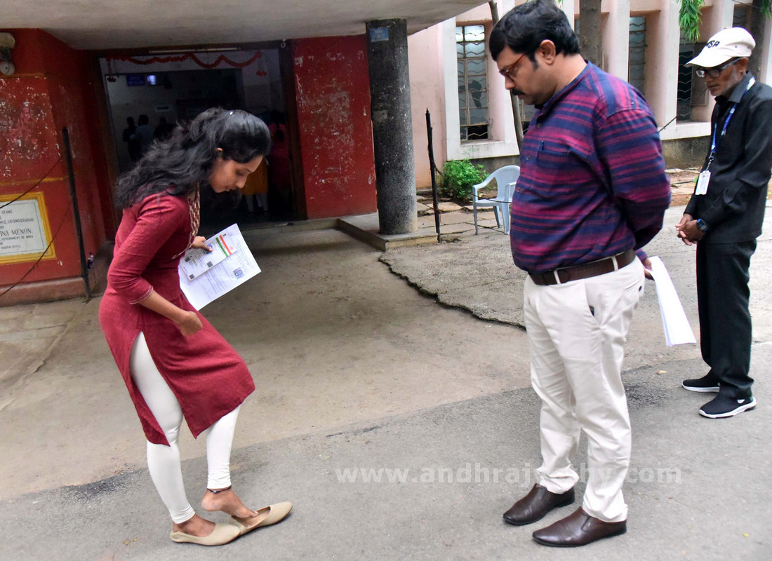 ప్రశాంతంగా సివిల్స్‌ ప్రిలిమినరీ పరీక్ష