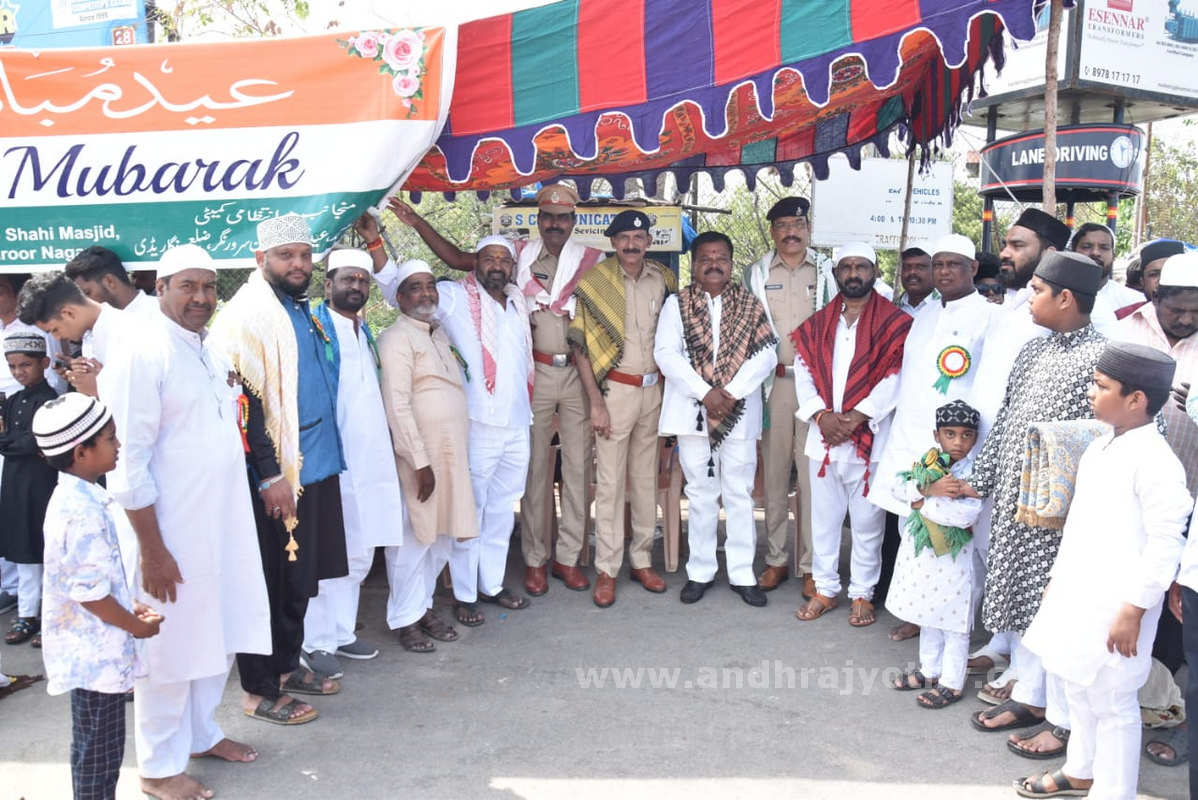 భక్తిశ్రద్ధలతో బక్రీద్‌ 