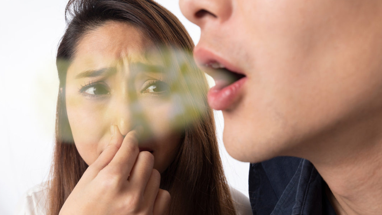 Bad Breath: నోరు కొంపు కొడుతుంగదా.. ఇలా చేస్తే సమస్య నుంచి ఉపశమనం పొందొచ్చు..