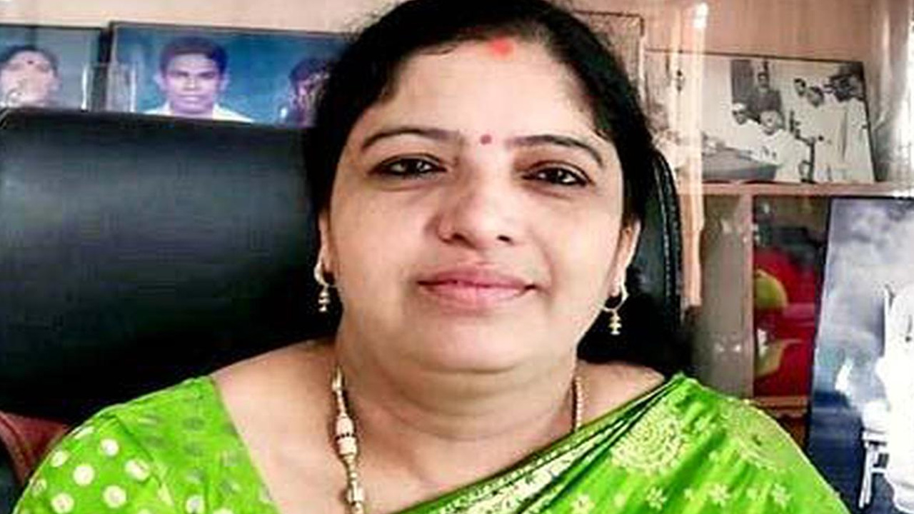  Minister Sandhya Rani:  గిరిజన మహిళా మంత్రి పట్ల ఉన్నతాధికారుల నిర్లక్ష్యం..!