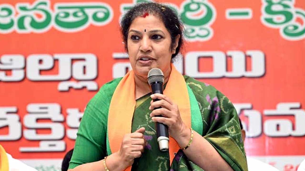 MP Purandeswari: ప్రజల సొమ్ముతో విలాస భవనాలు నిర్మించారు: ఎంపీ పురందేశ్వరి