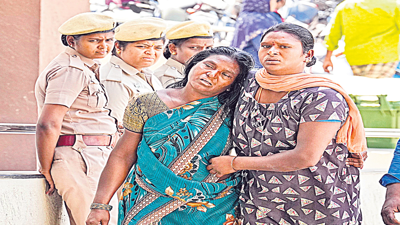 Tamil Nadu : 52కు కల్తీసారా మృతులు