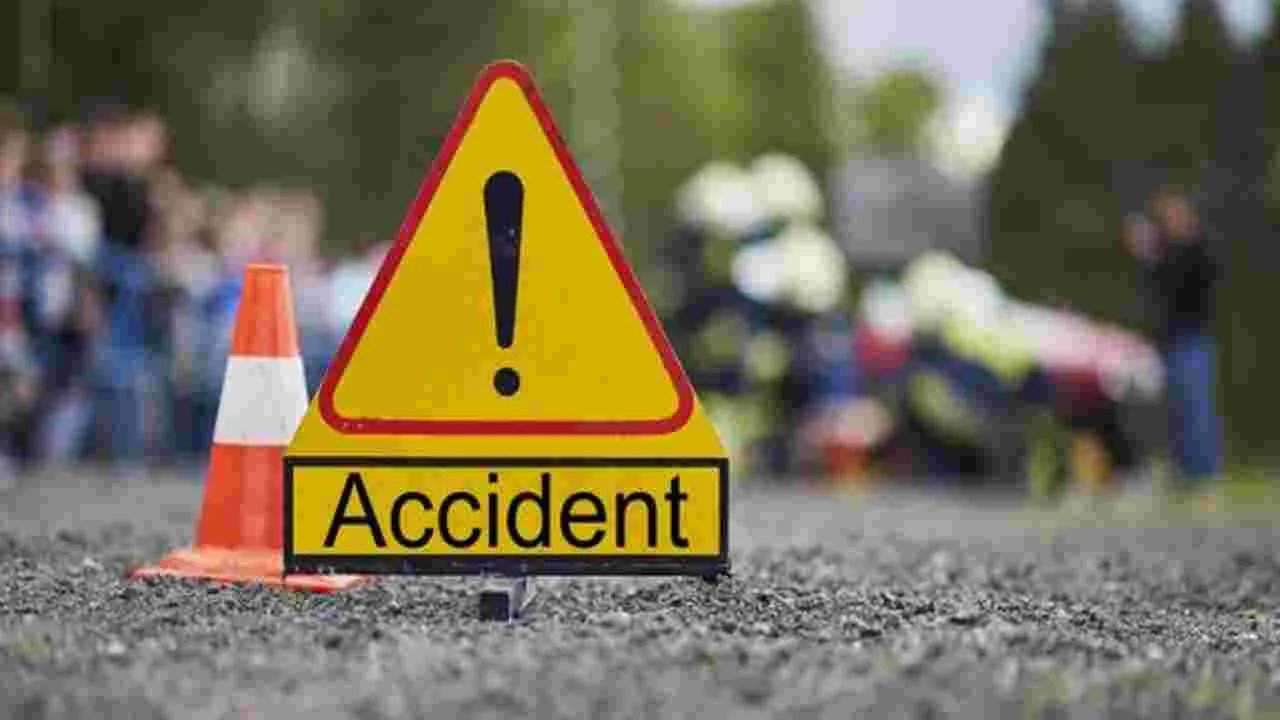 Road Accident:  కృష్ణా జిల్లాలో రోడ్డు ప్రమాదం.. ఇద్దరి మృతి