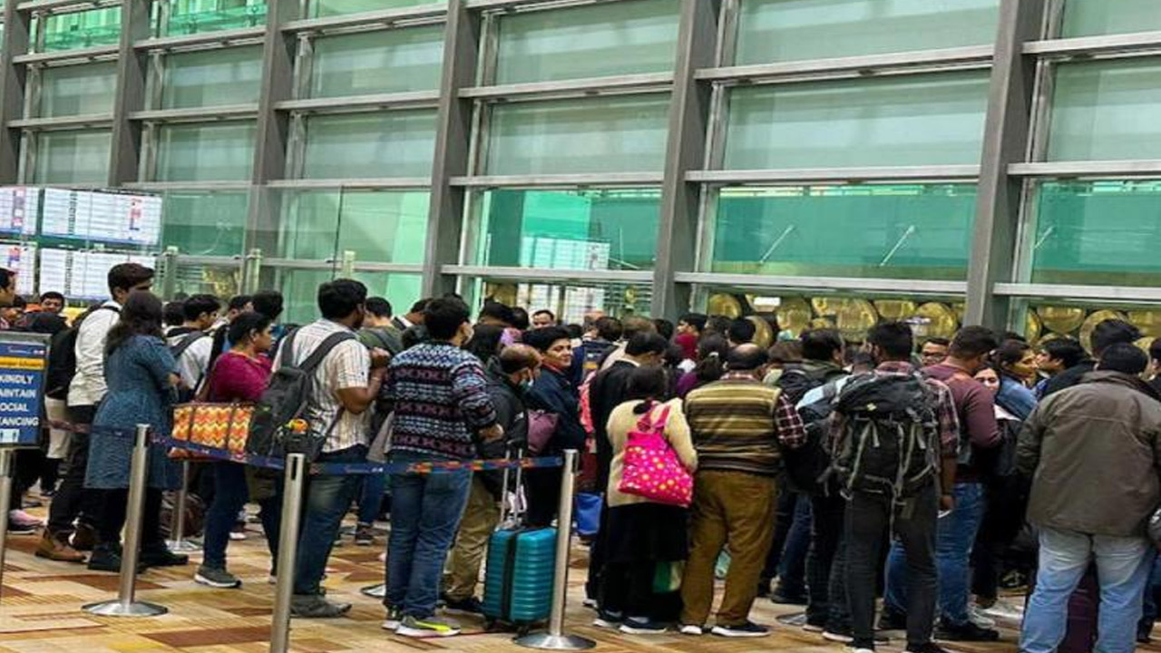 Delhi Airport: విద్యుత్ అంతరాయంతో ఢిల్లీ ఎయిర్‌పోర్టులో నిలిచిపోయిన బోర్డింగ్, చెక్‌ఇన్‌లు