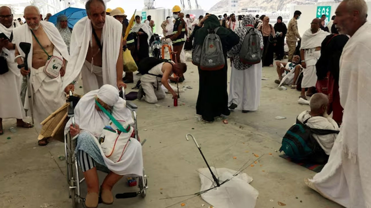Hajj Pilgrims: హజ్ యాత్రలో తీరని విషాదం.. వడదెబ్బతో 90 మంది భారతీయులు మృతి