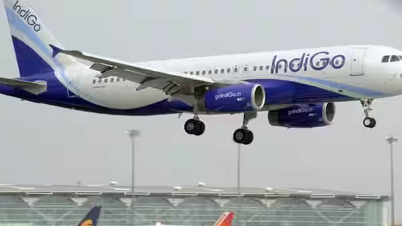 Indigo Flight: ఇండిగో విమానానికి బాంబ్ బెదిరింపు..?