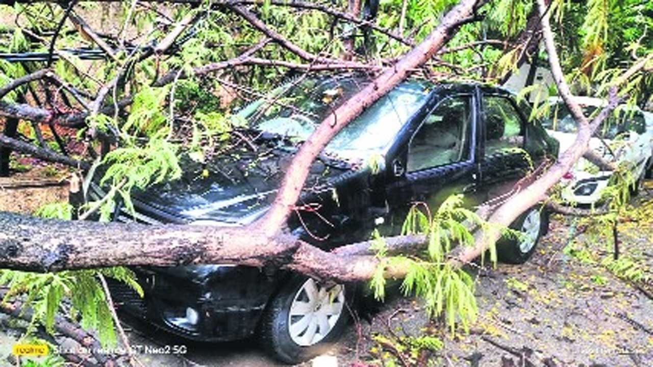 హైదరాబాద్‌లో బారీ వర్షం దృశ్యాలు..