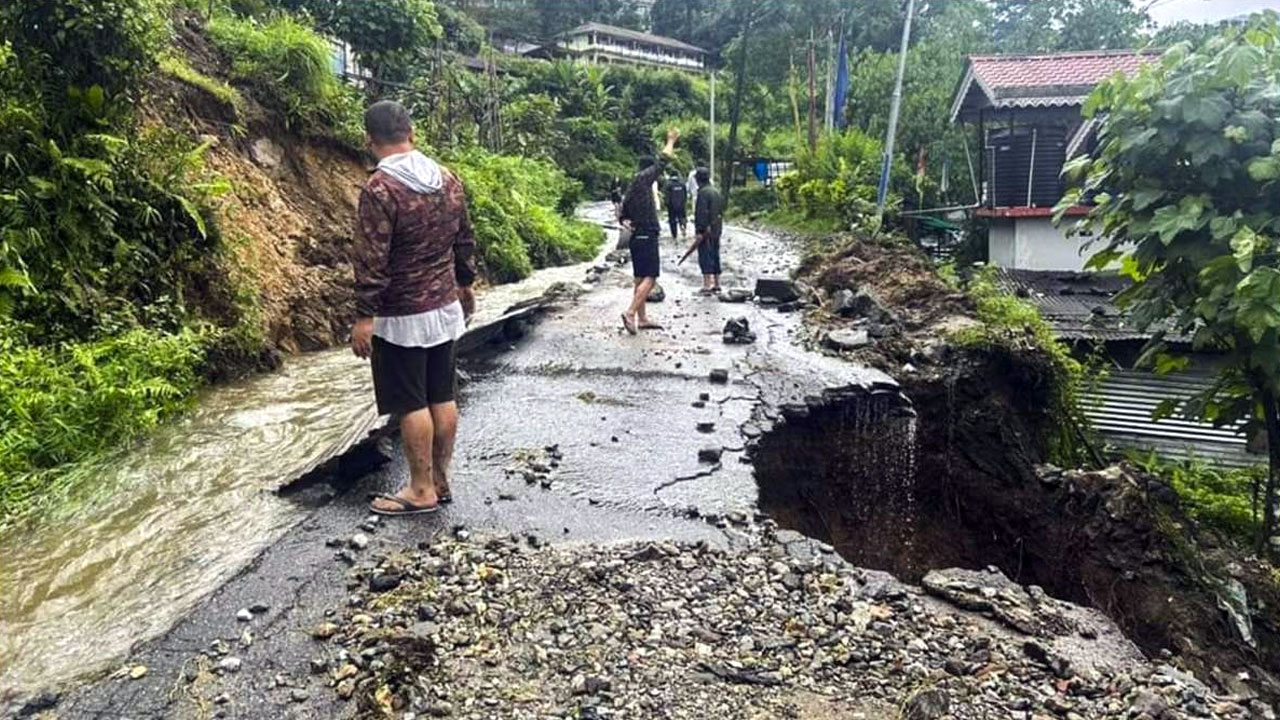 Sikkim: కొనసాగుతున్న సహాయక చర్యలు.. చిక్కుకున్న 1,200 మంది