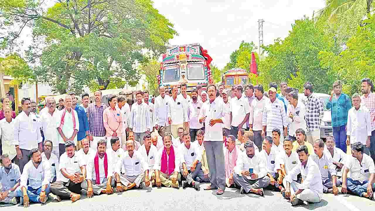 Jangaon: : జనగామ జిల్లాలో పాక్షికంగా తెలంగాణ తల్లి విగ్రహ ధ్వంసం..