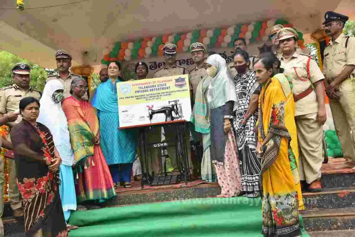 చర్లపల్లి జైలులో కోలాహలం