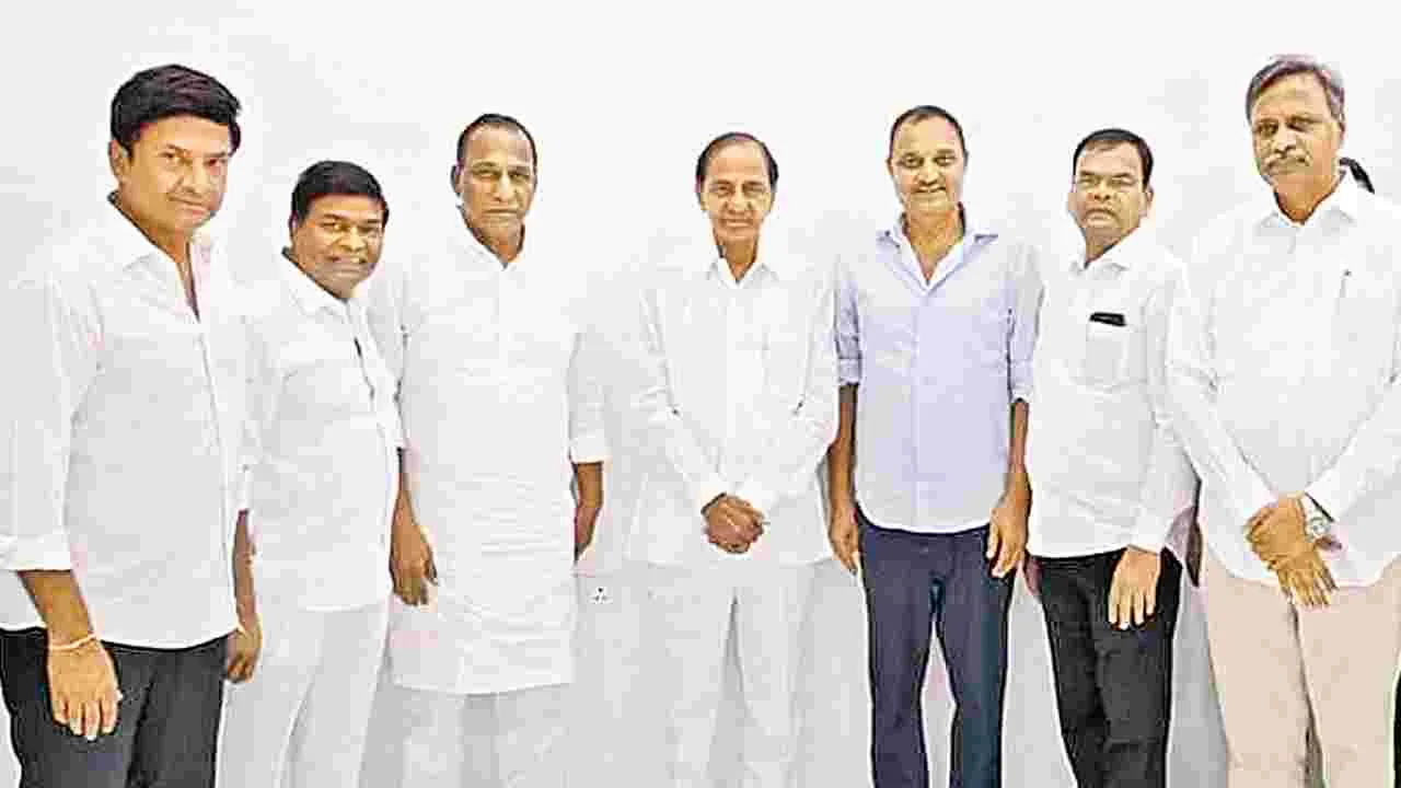 KCR: ఆరు నెలల్లో అన్నీ తారుమారవుతాయి..