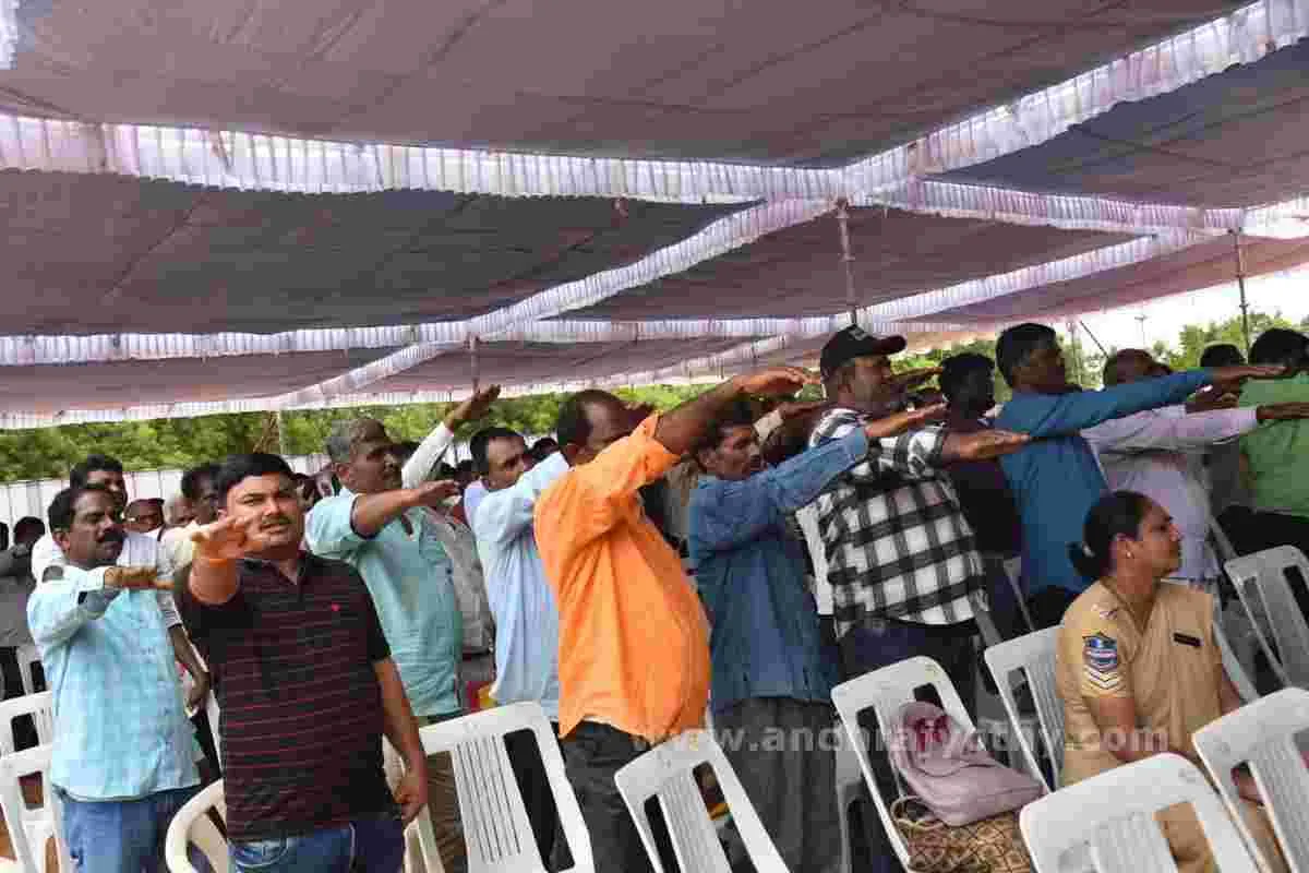 చర్లపల్లి జైలులో కోలాహలం