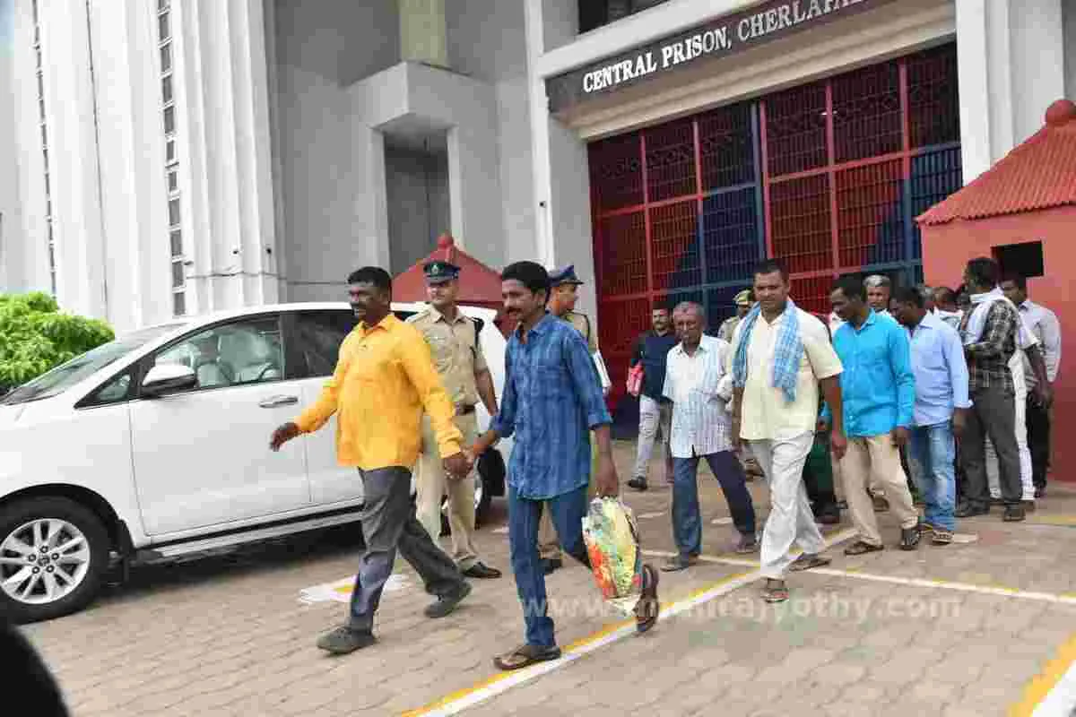 చర్లపల్లి జైలులో కోలాహలం