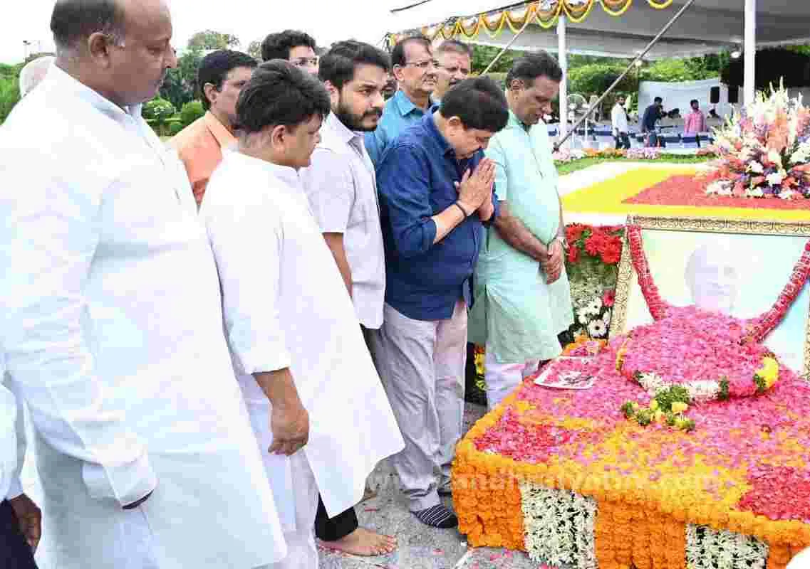 పీవీ చిరస్మరణీయుడు 