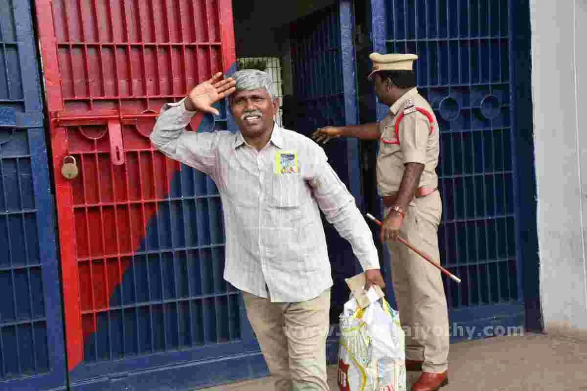 చర్లపల్లి జైలులో కోలాహలం
