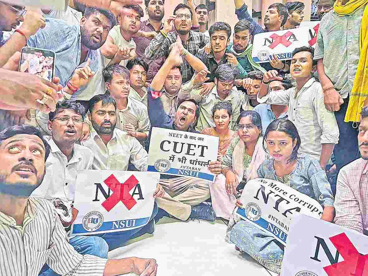 CBI : నీట్‌ కేసులో సీబీఐ అరెస్టులు షురూ
