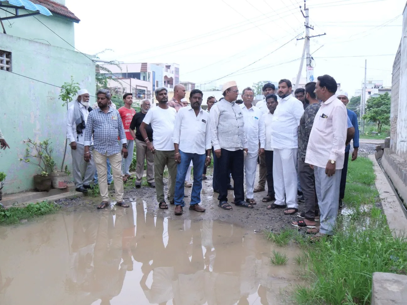 వర్షాకాలంలో అధికారులు అప్రమత్తంగా ఉండాలి 