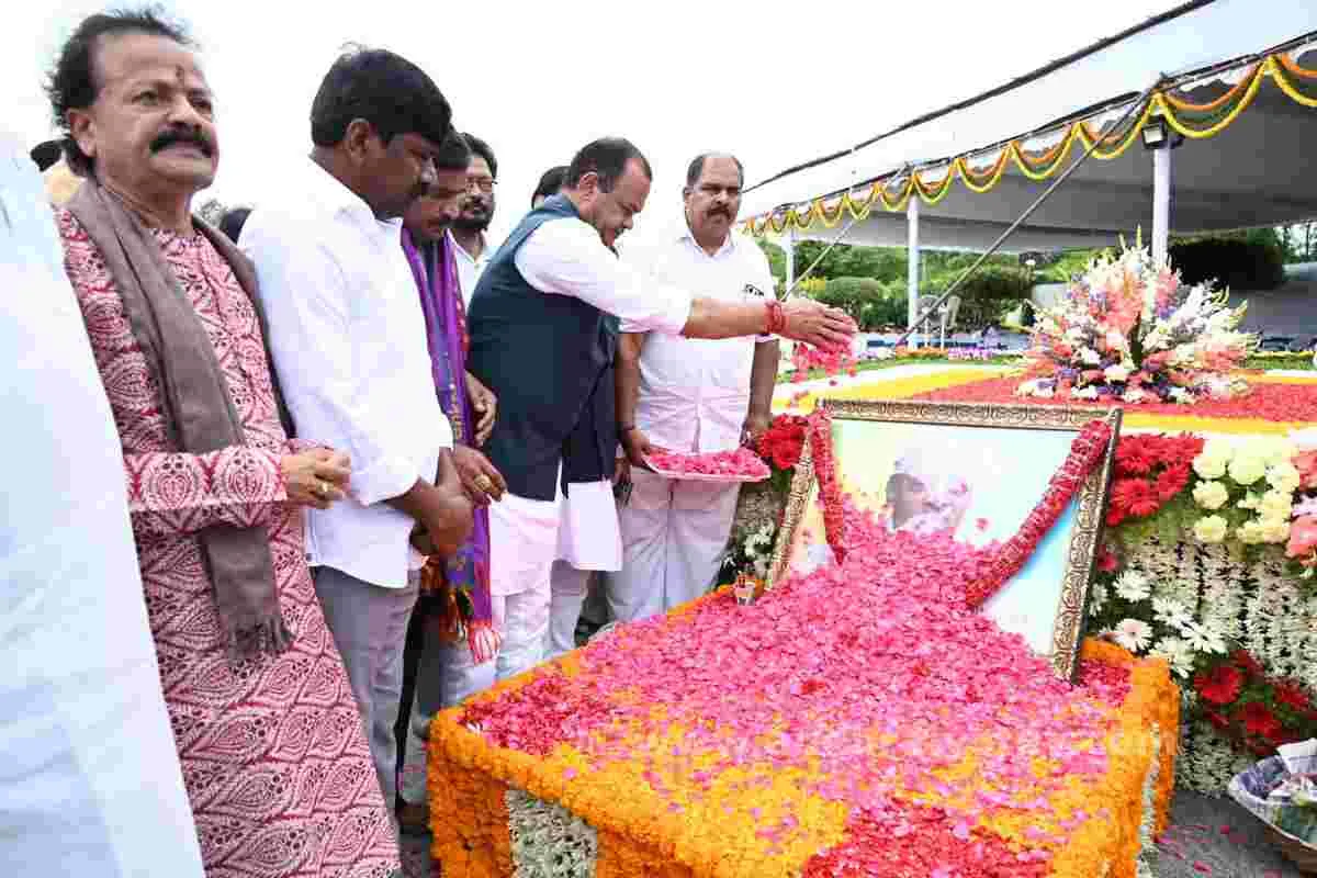 పీవీ చిరస్మరణీయుడు 