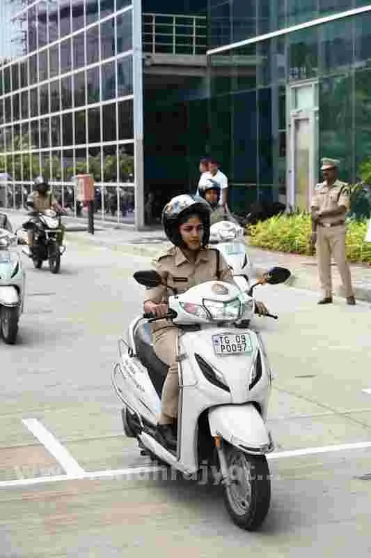 బాధితులతోనే ఫ్రెండ్లీ 